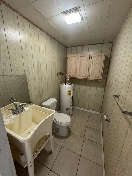 More Photos Of 3903 Industry Blvd, Lakeland Warehouse For Lease