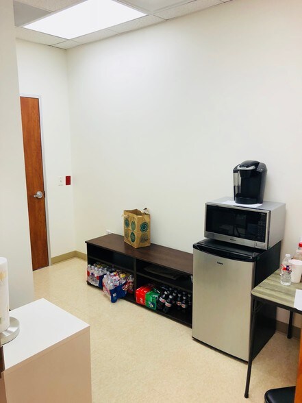 More Photos Of 1229 Creekway Dr, Sugar Land Medical For Lease