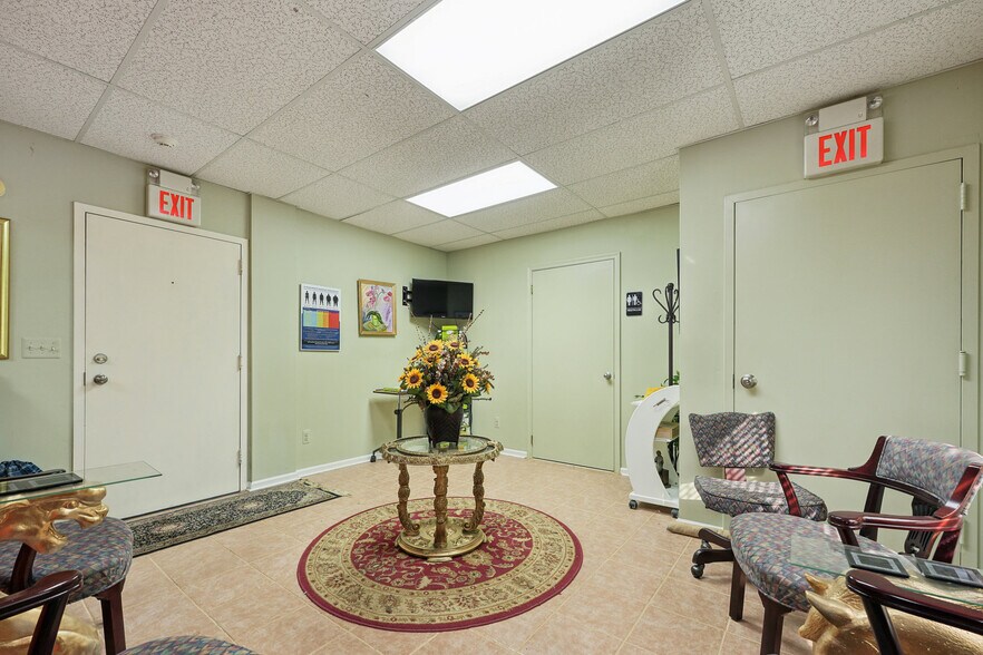 More Photos Of 800 Wyckoff Ave, Wyckoff Office For Sale