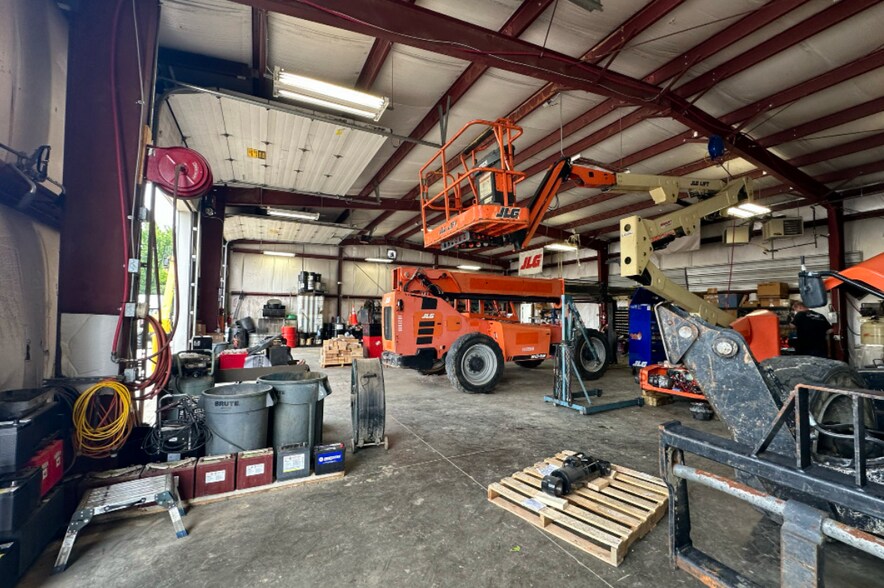 More Photos Of 125 Citycentre Dr, Cincinnati Industrial For Lease
