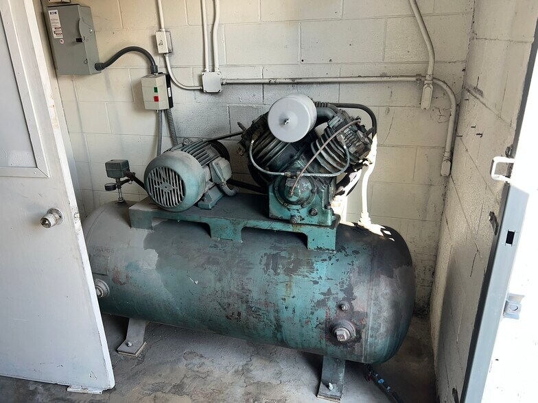 More Photos Of 500 S Raymond Ave, Fullerton Warehouse For Lease