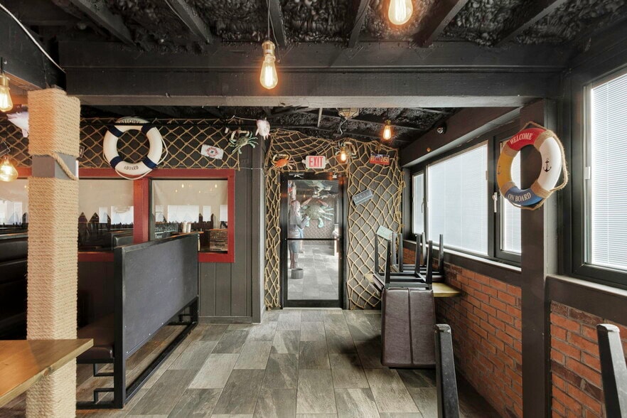 More Photos Of 2901 Tyrone Blvd, Saint Petersburg Restaurant For Sale