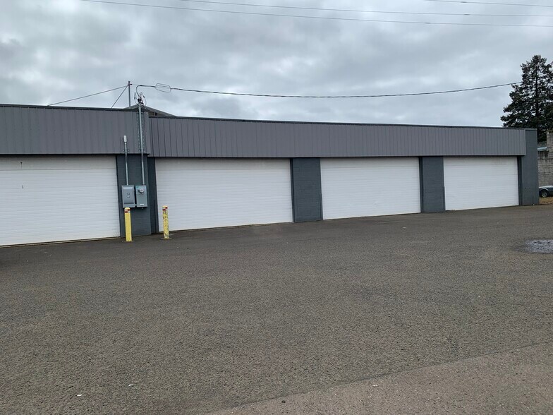 More Photos Of 201 NE Polk Station Rd, Dallas Storefront Retail Office For Lease