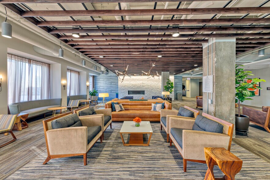 More Photos Of 200 W Jackson Blvd, Chicago Office For Lease