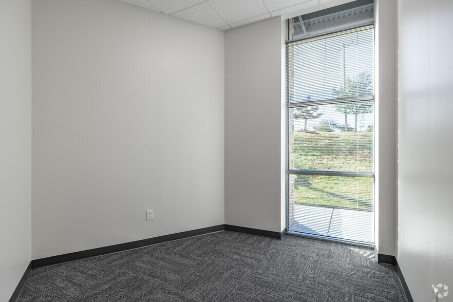 More Photos Of 2200 Grand Avenue Pky, Austin Unknown For Lease
