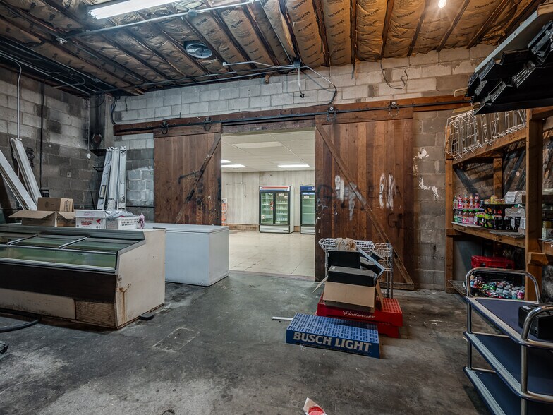More Photos Of 200 N Broadway Ave, Geary Convenience Store For Sale