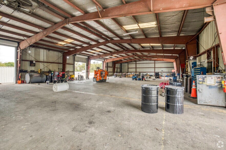 More Photos Of 9516 E Dr Martin Luther King Blvd, Tampa Warehouse For Lease