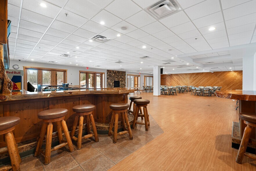 More Photos Of 18398 Waubee Park Ln, Lakewood Hotel For Sale