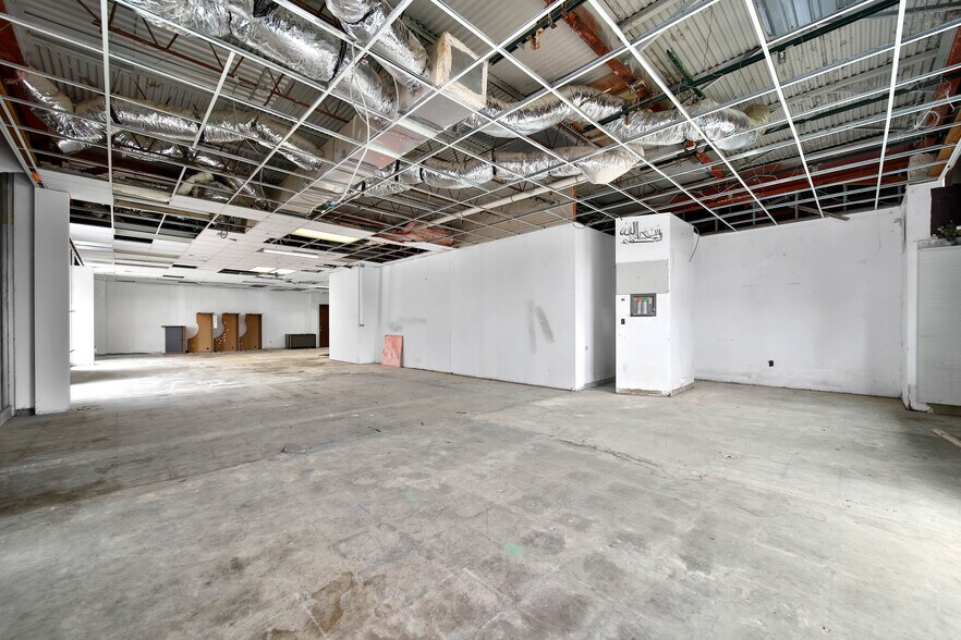 More Photos Of 6430 Hillcroft Ave, Houston Office For Sale