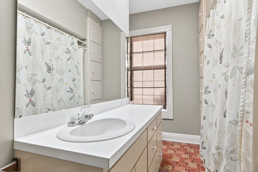 More Photos Of 1441 Saint Marys Ave, Sidney Office For Sale