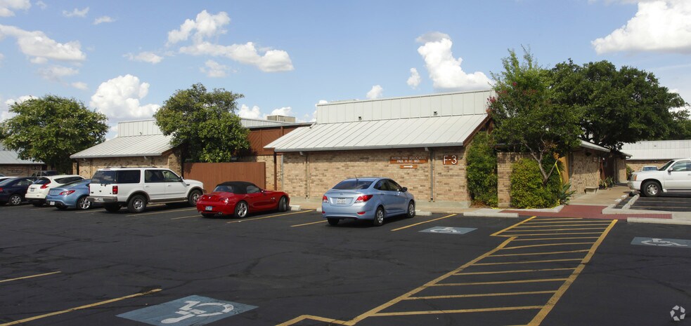 More Photos Of 711 W 38th St, Austin Unknown For Lease