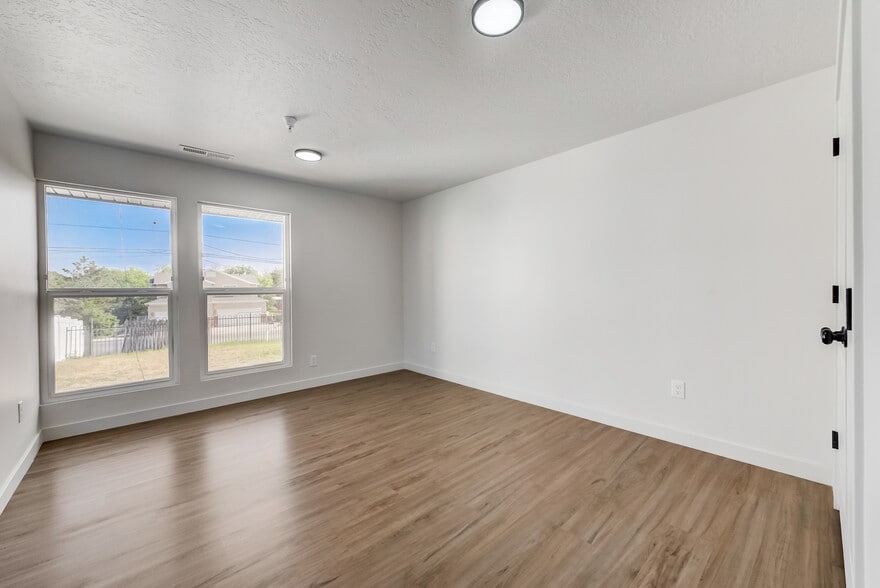 More Photos Of 404 E 5600 S, Salt Lake City Apartments For Sale