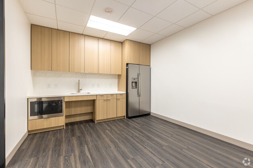 More Photos Of 500 E Border St, Arlington Office For Lease