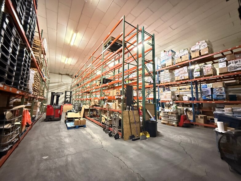 More Photos Of 2840 Mokumoa St, Honolulu Warehouse For Sale