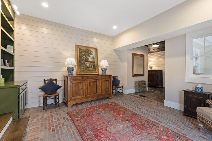 More Photos Of 157 Old Shackle Island Rd, Hendersonville Storefront Retail Office For Sale