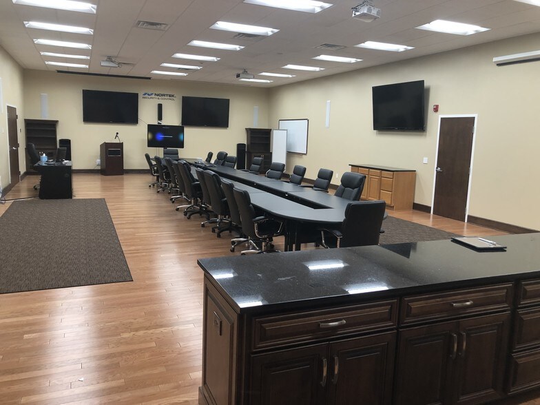 More Photos Of 3121 Hartsfield Rd, Tallahassee Light Manufacturing For Sale