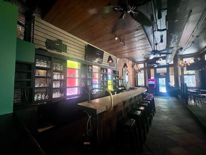 More Photos Of 95 S Main St, Memphis Storefront Retail Office For Lease