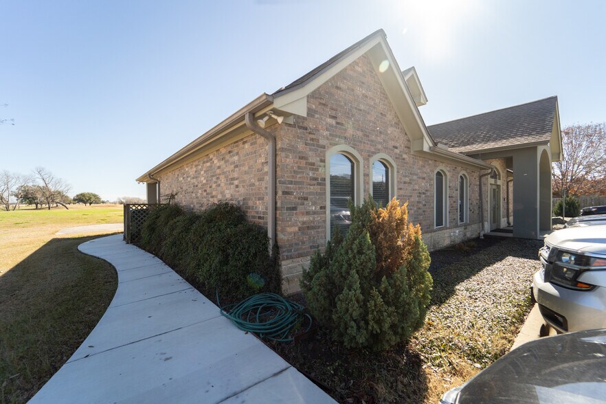 More Photos Of 5103 E Airline Rd, Victoria Office For Lease