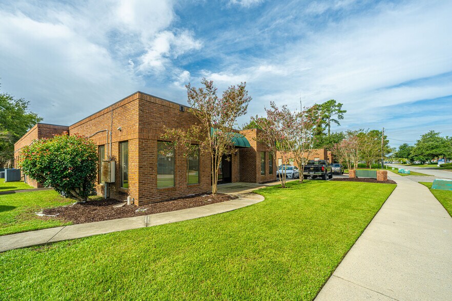 More Photos Of 29 Leinbach Dr, Charleston Office For Lease