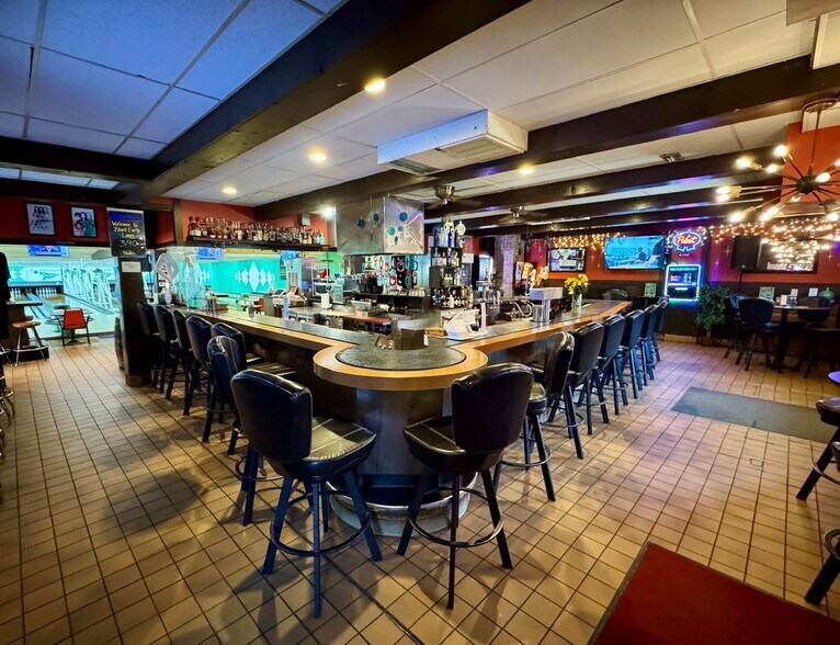 More Photos Of 1031 Mills St, Black Earth Bowling Alley For Sale