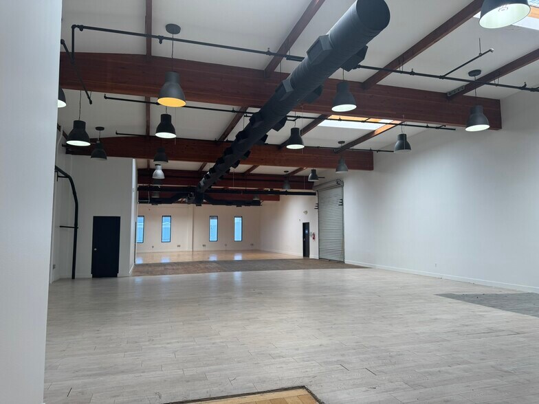 More Photos Of 345 N Baldwin Park Blvd, City of Industry Manufacturing For Lease