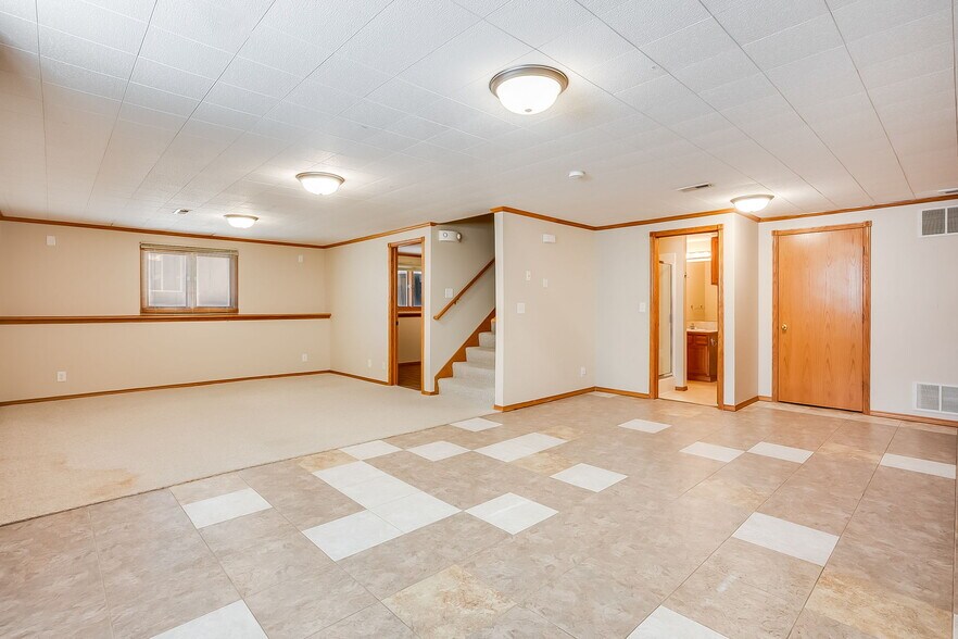 More Photos Of 121 S Water St, Derby Office For Sale