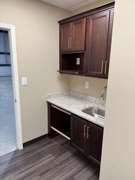 More Photos Of 4830 Marsett Pky, Cumming Flex For Lease