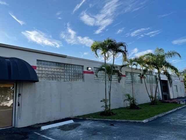 More Photos Of 1815 10th Ave N, Lake Worth Beach Warehouse For Lease
