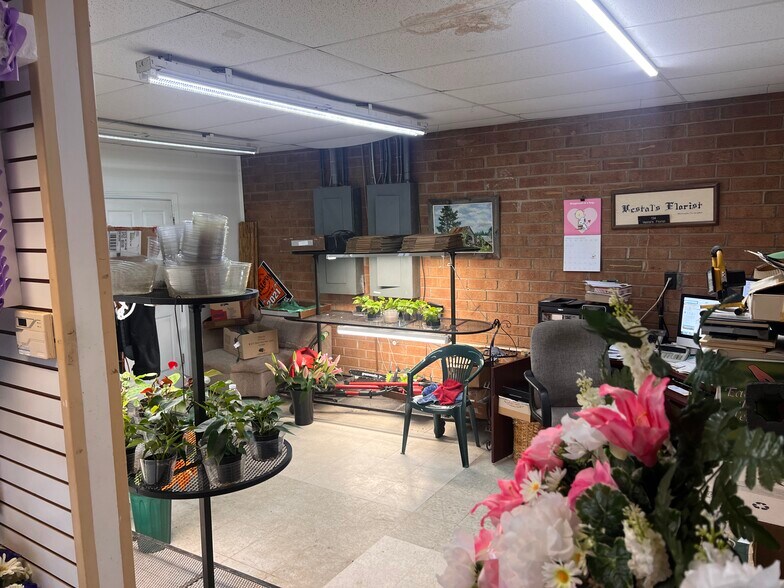 More Photos Of 3001 Pinecroft Rd, Greensboro General Retail For Sale