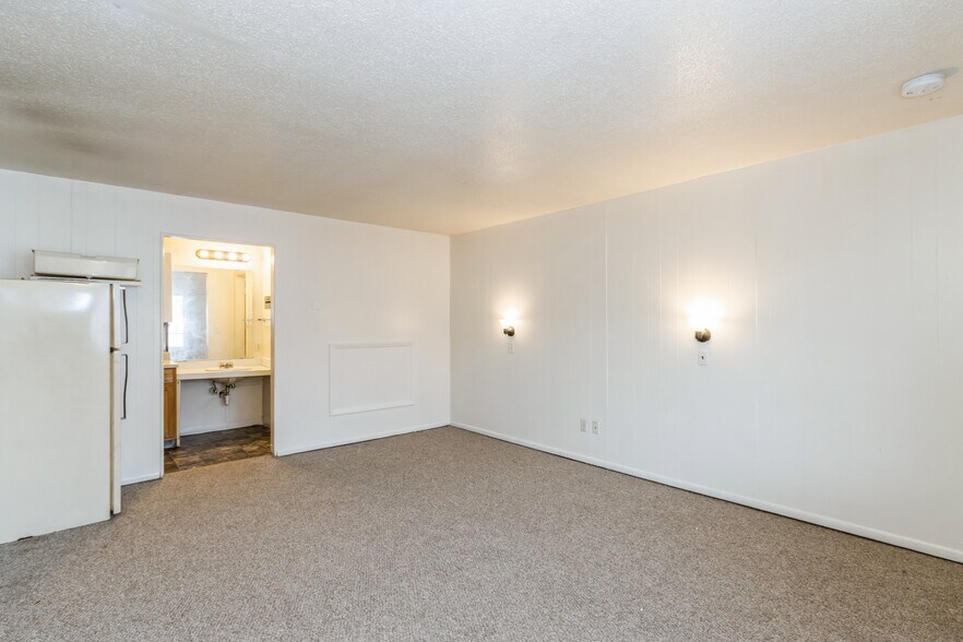 More Photos Of 320 2nd St, Coralville Office For Sale