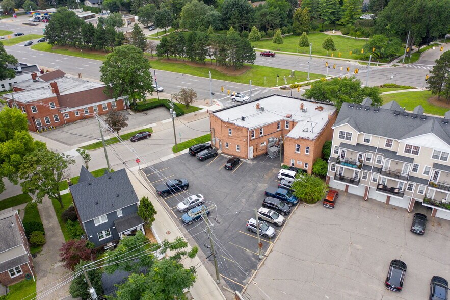 More Photos Of 23900-23908 Woodward Ave, Pleasant Ridge Office For Lease
