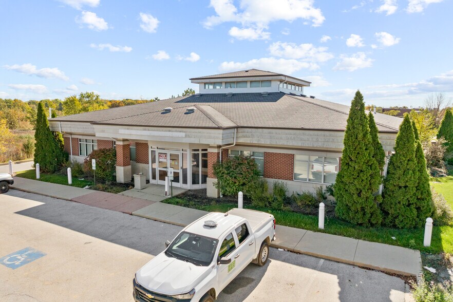 Primary Photo Of 2505 N Farnsworth Ave, Aurora Bank For Lease