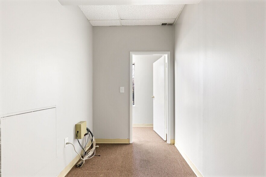 More Photos Of 1293 Clove Rd, Staten Island Office For Lease