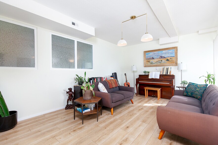 More Photos Of 1940 Garnet Ave, San Diego Medical For Sale