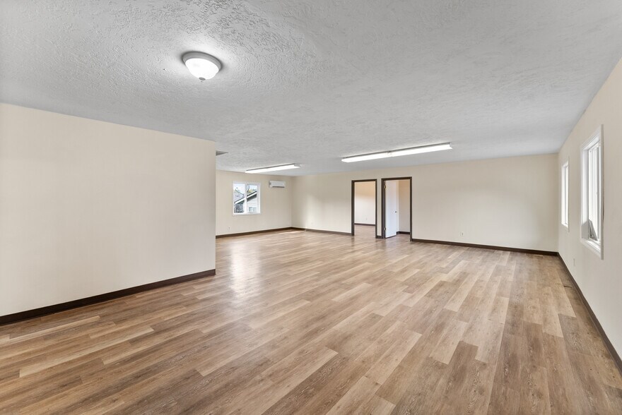 More Photos Of 132 NE Rifle Range St, Roseburg Apartments For Sale