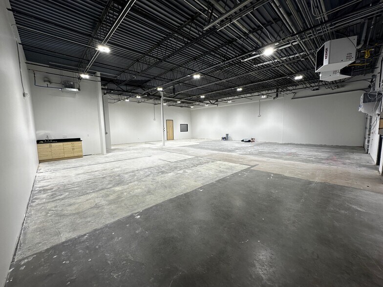 More Photos Of 1338 S Valentia St, Denver Light Distribution For Lease