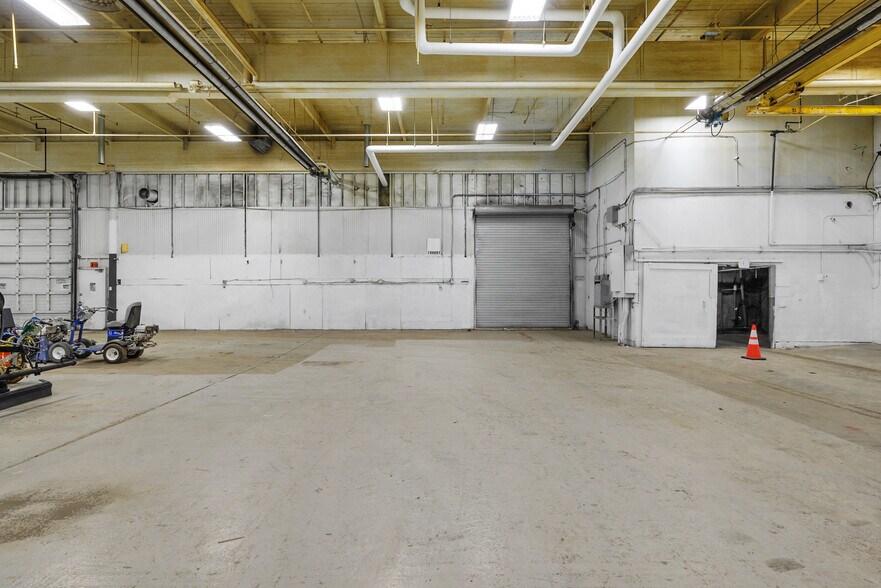 More Photos Of 3220 100th St SW, Everett Distribution For Lease