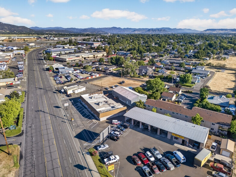 More Photos Of 2714 N Pacific Hwy, Medford Storefront Retail Office For Sale