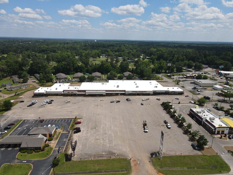 More Photos Of 120 Butler Sq, Greenville Unknown For Lease
