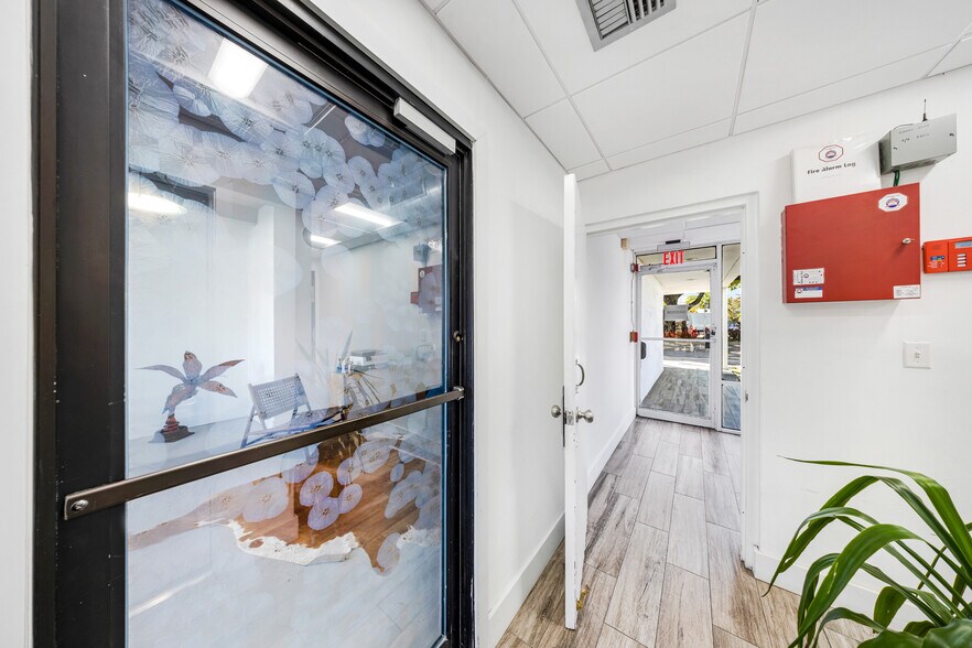 More Photos Of 1235 SW 22nd St, Miami Office For Lease