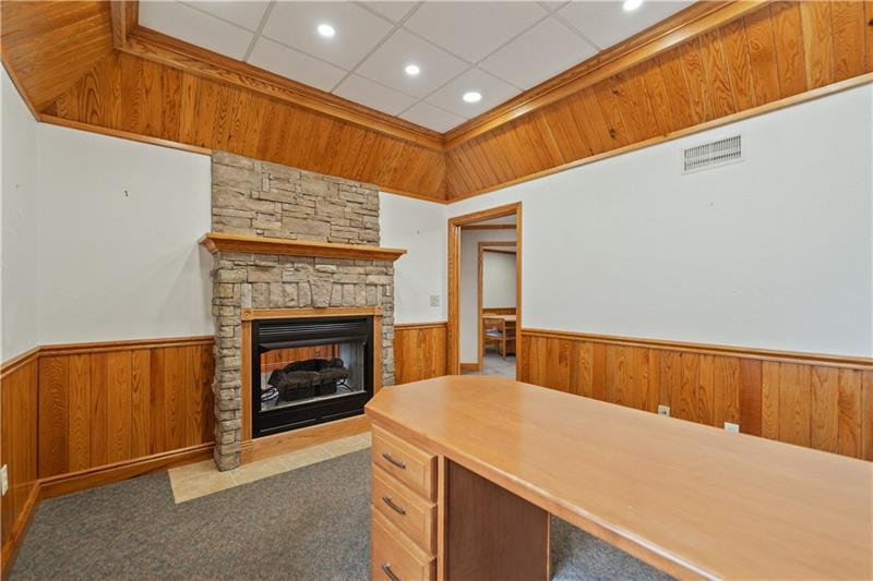 More Photos Of 114 Oil Ln, Hunker Office For Lease