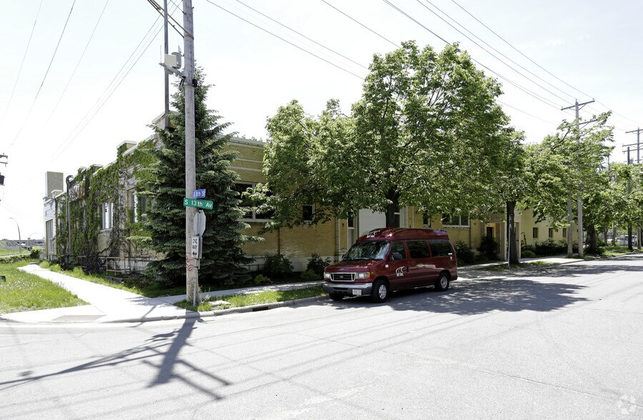 More Photos Of 807 13th Ave S, Minneapolis Warehouse For Sale