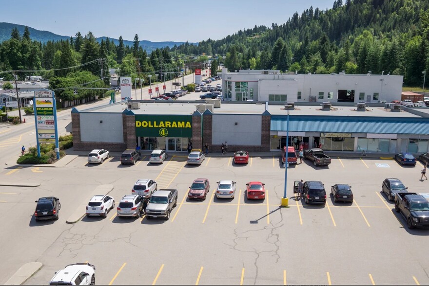 Primary Photo Of 1502 Columbia Ave, Castlegar Supermarket For Lease