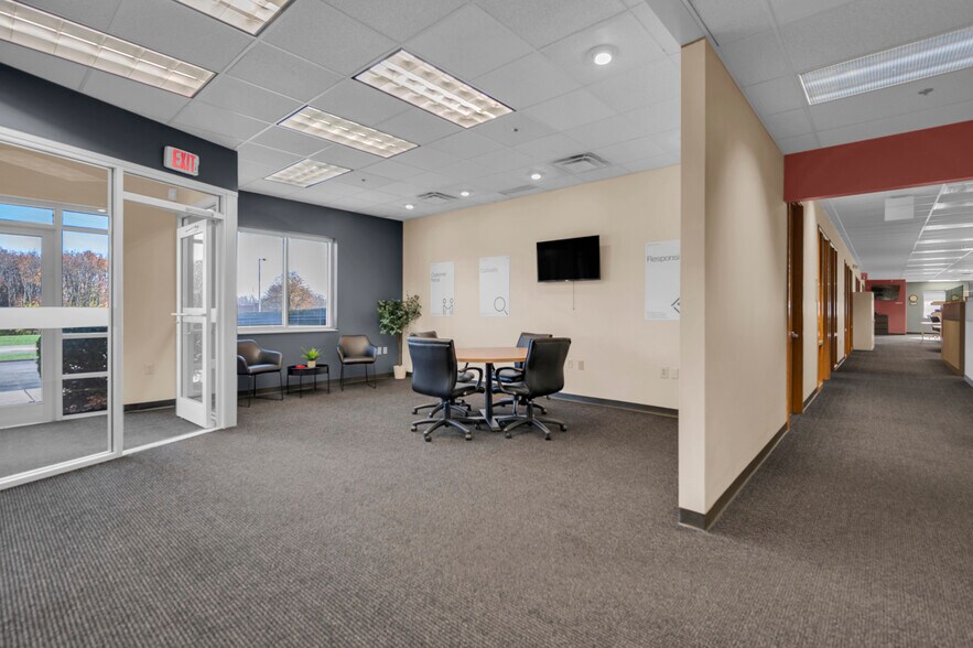 More Photos Of 1445 Kemper Meadow Dr, Cincinnati Loft Creative Space For Sale