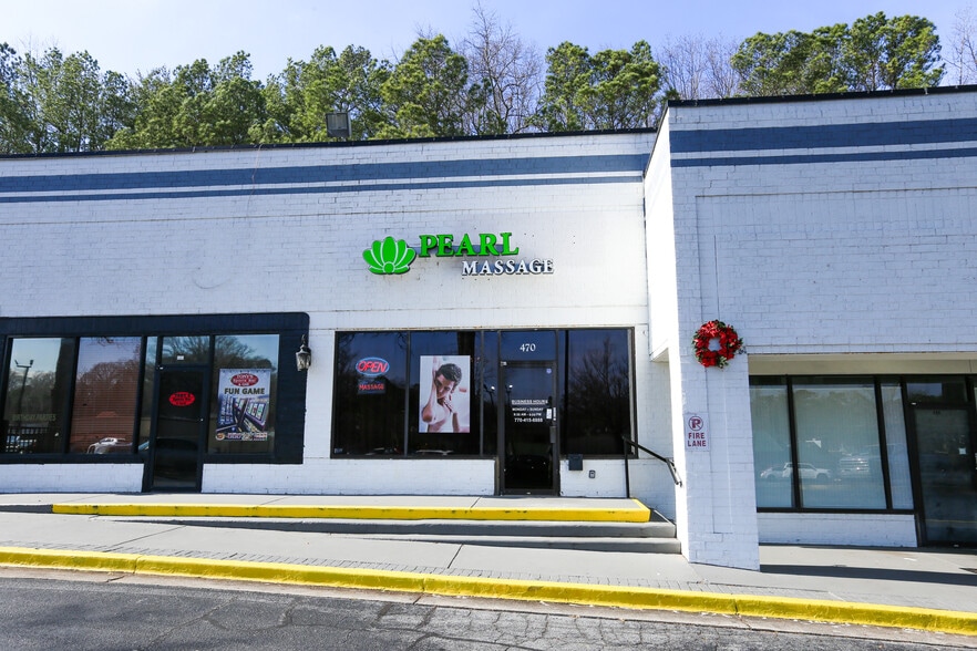 More Photos Of 8610 Roswell Rd, Atlanta Unknown For Lease