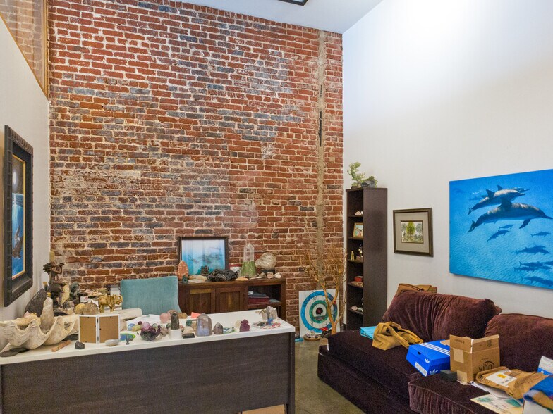 More Photos Of 6161 Santa Monica Blvd, Los Angeles Loft Creative Space For Lease