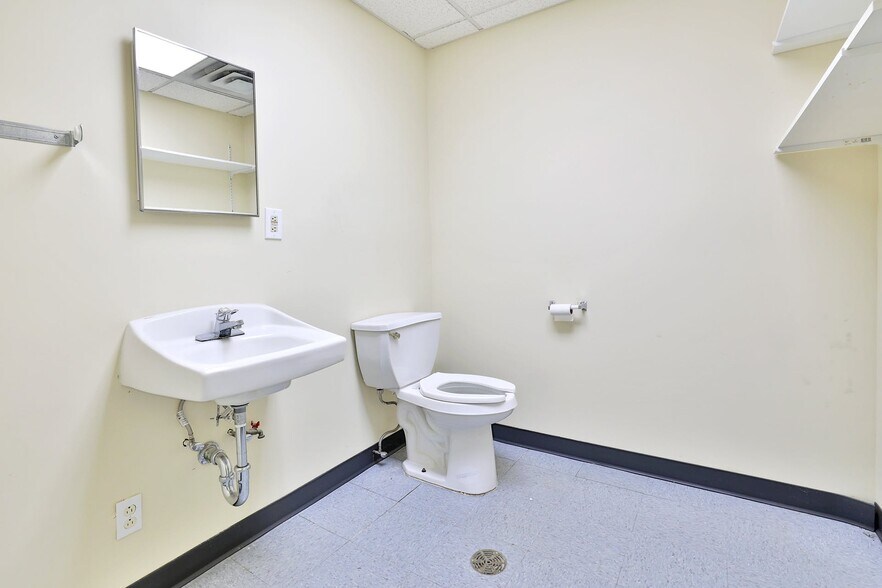 More Photos Of 52 E Rt-59, Nanuet Freestanding For Lease