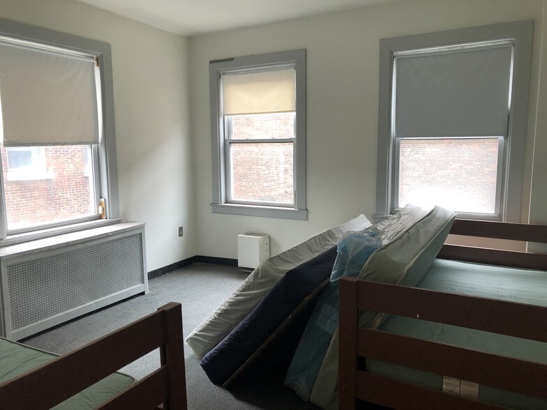 More Photos Of 248 W Girard Ave, Philadelphia Office For Sale