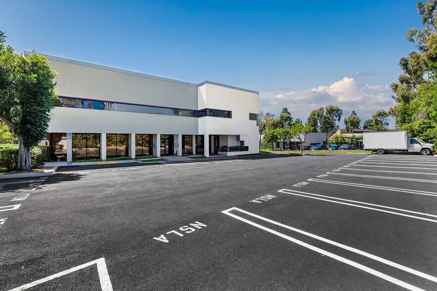 More Photos Of 5875 Green Valley Cir, Culver City Loft Creative Space For Lease