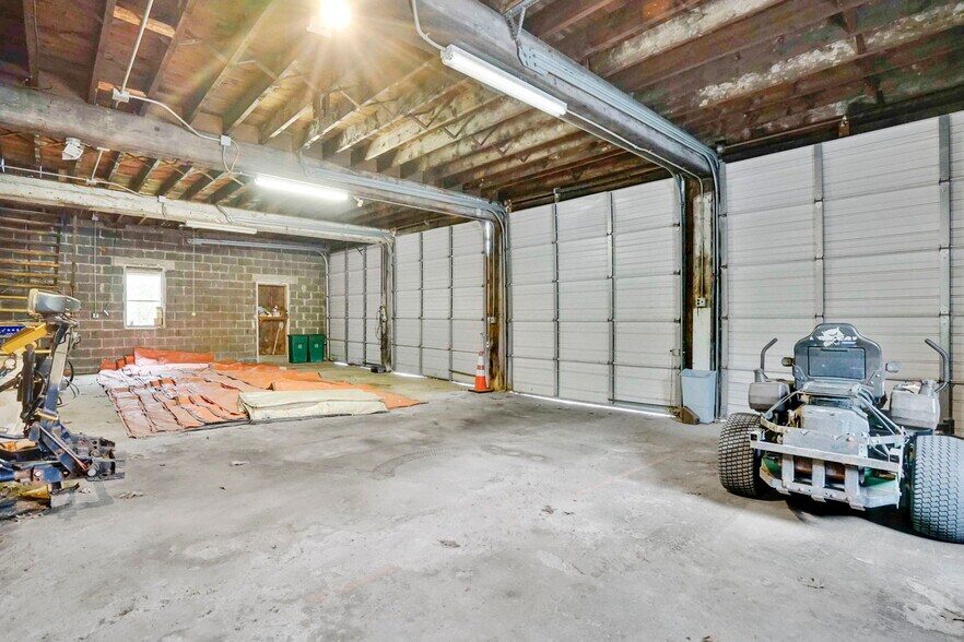More Photos Of 91 Squawfield Rd, Westfield Service For Sale